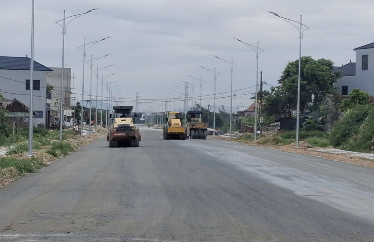 Giá vật liệu xây dựng tăng cao gây khó khăn cho nhiều doanh nghiệp khi thi công các công trình, dự án. Ảnh: Trần Tuấn