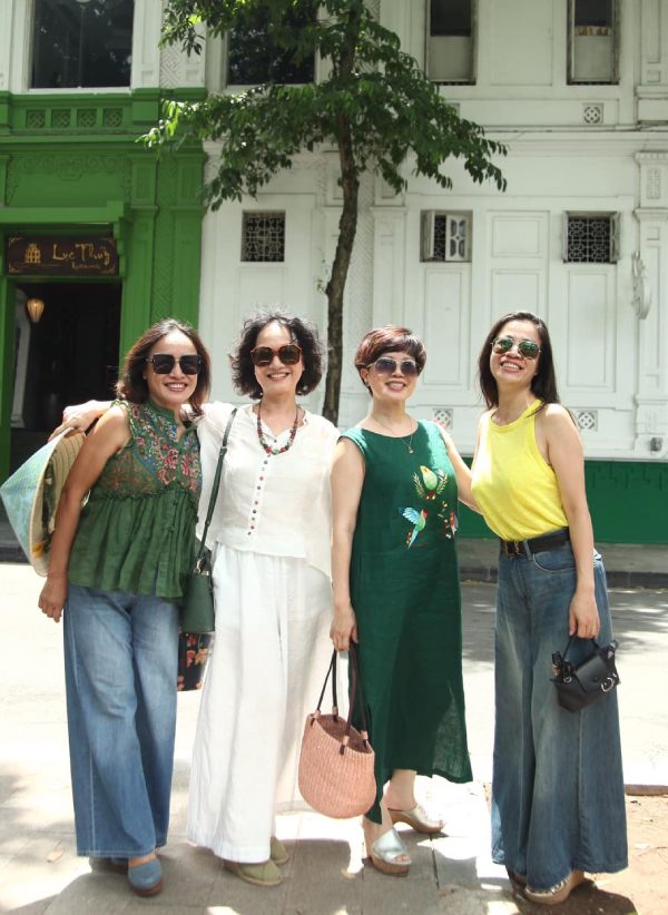 Nhóm bạn của NSND Lê Khanh đã cùng nhau đi nhiều nơi. Ảnh: NVCC