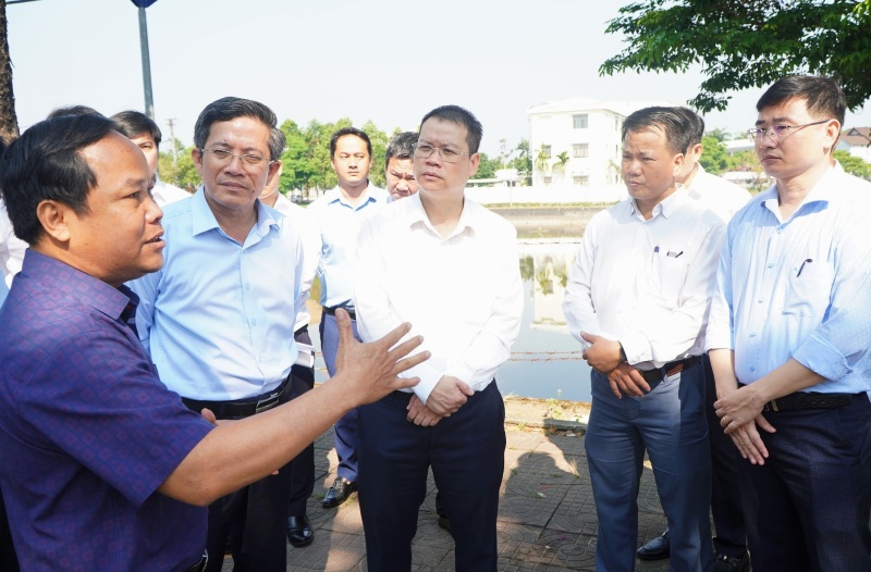 Không để trụ sở dôi dư nằm chờ, Đà Nẵng chốt hạn xử lý trong quý II.2026. Trong ảnh: Lãnh đạo TP.Đà Nẵng kiểm tra, tìm phương án xử lý công sản dôi dư. Ảnh: V.Anh