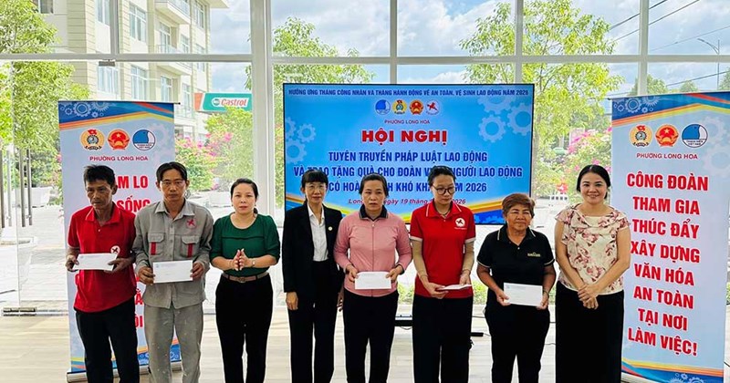 Tây Ninh: Công nhân được tư vấn về bảo hiểm, lương