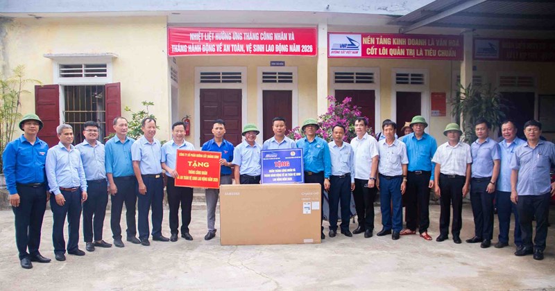 Đường sắt chi gần 1 tỷ đồng chăm lo công nhân tuyến Vinh - Đồng Hới