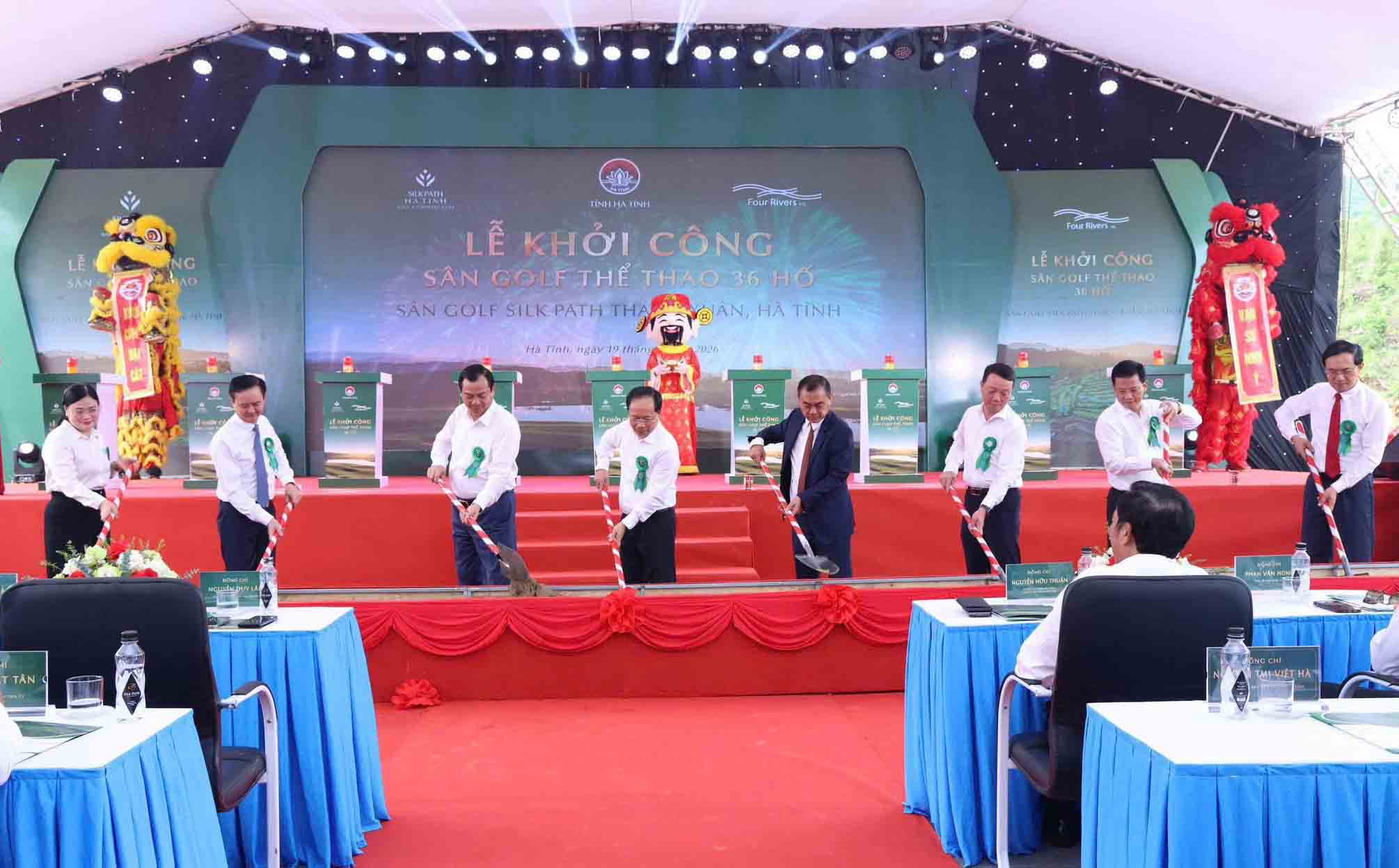 Groundbreaking ceremony of the 36-hole sports golf course project in Thach Xuan commune. Photo: Hoang Tuan