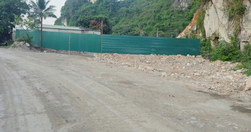Phát hiện công trình lợp tôn trái phép tại chân núi Hang Ma, Hải Phòng