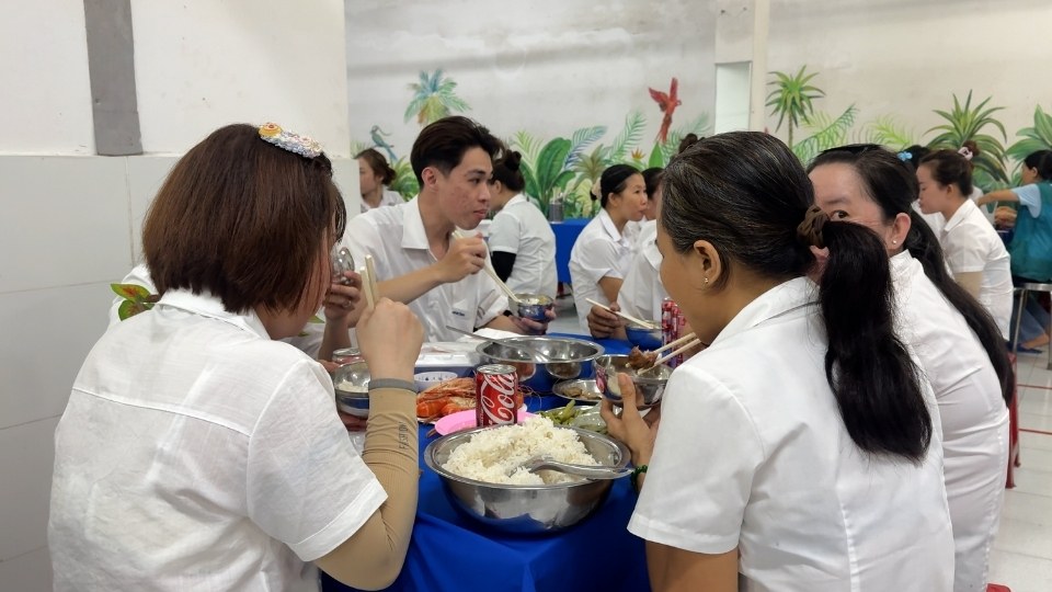 Những phần ăn được chuẩn bị chu đáo, bảo đảm dinh dưỡng và an toàn thực phẩm dành cho công nhân lao động. Ảnh: Hoàng Lộc