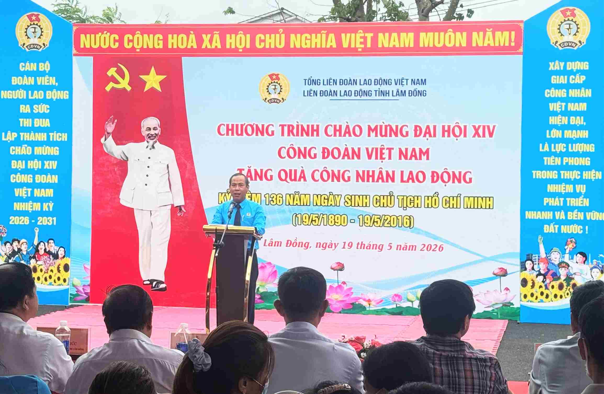Chủ tịch Liên đoàn Lao Động tỉnh Lâm Đồng Nguyễn Phúc Hoàng phát biểu tại buổi lễ. Ảnh: Phúc Khánh
