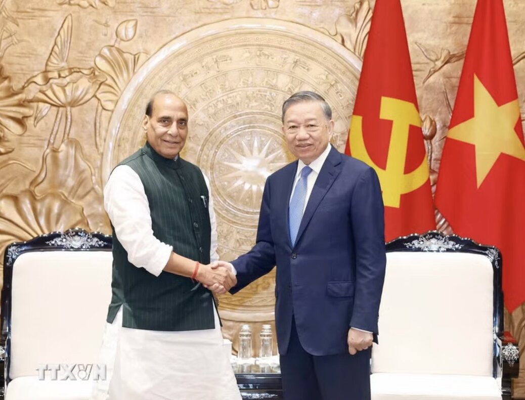 General Secretary and President To Lam receives Indian Defense Minister Rajnath Singh. Photo: VNA