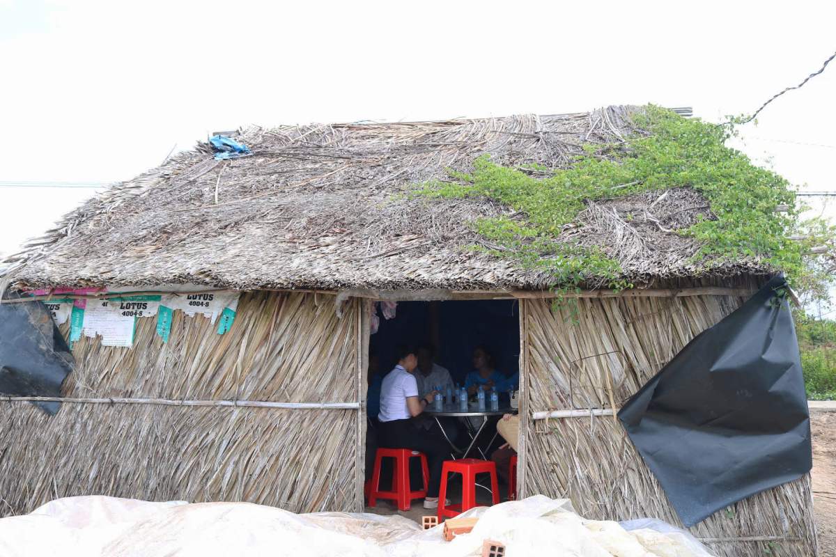 Căn nhà xuống cấp của gia đình anh Đỗ Hoàng Nguyên. Ảnh: Tạ Quang