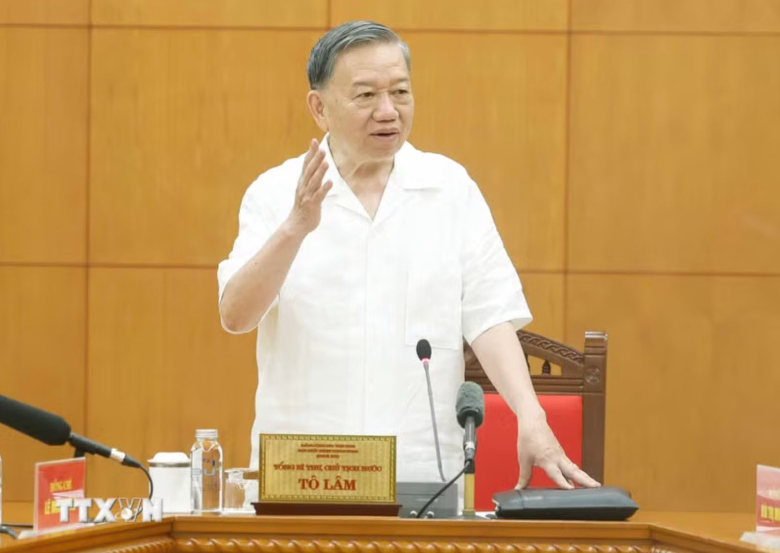 General Secretary and President To Lam requested strict and transparent control of home buyers, not allowing speculation and making money. Photo: Thong Nhat/VNA.
