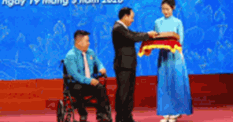 85% công nhân khuyết tật xúc động khi nhận máy tính mới