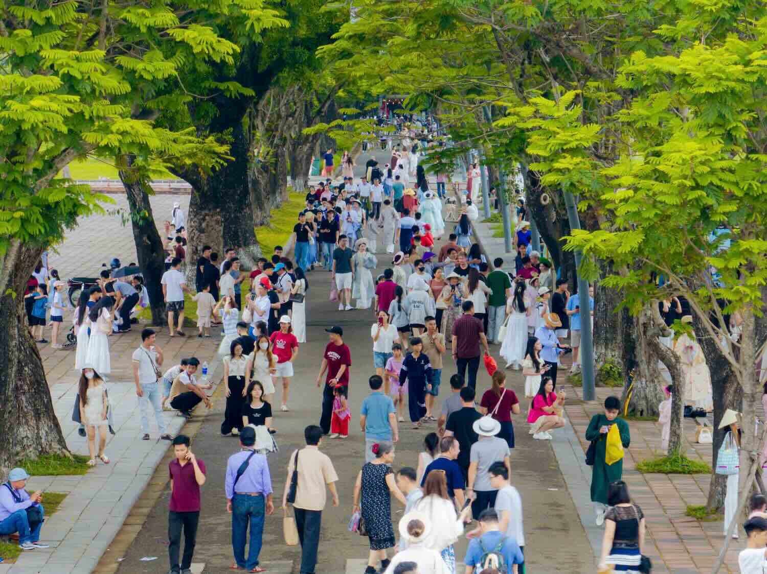 The number of tourists to Hue surged during the holidays. Photo: Le Hoang.