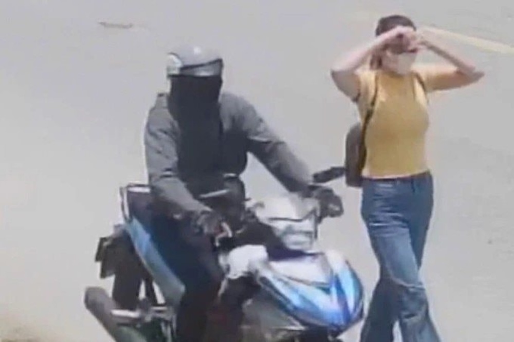 Arresting a couple who robbed a gold shop in Ha Tinh. Photo: Ha Tinh Police