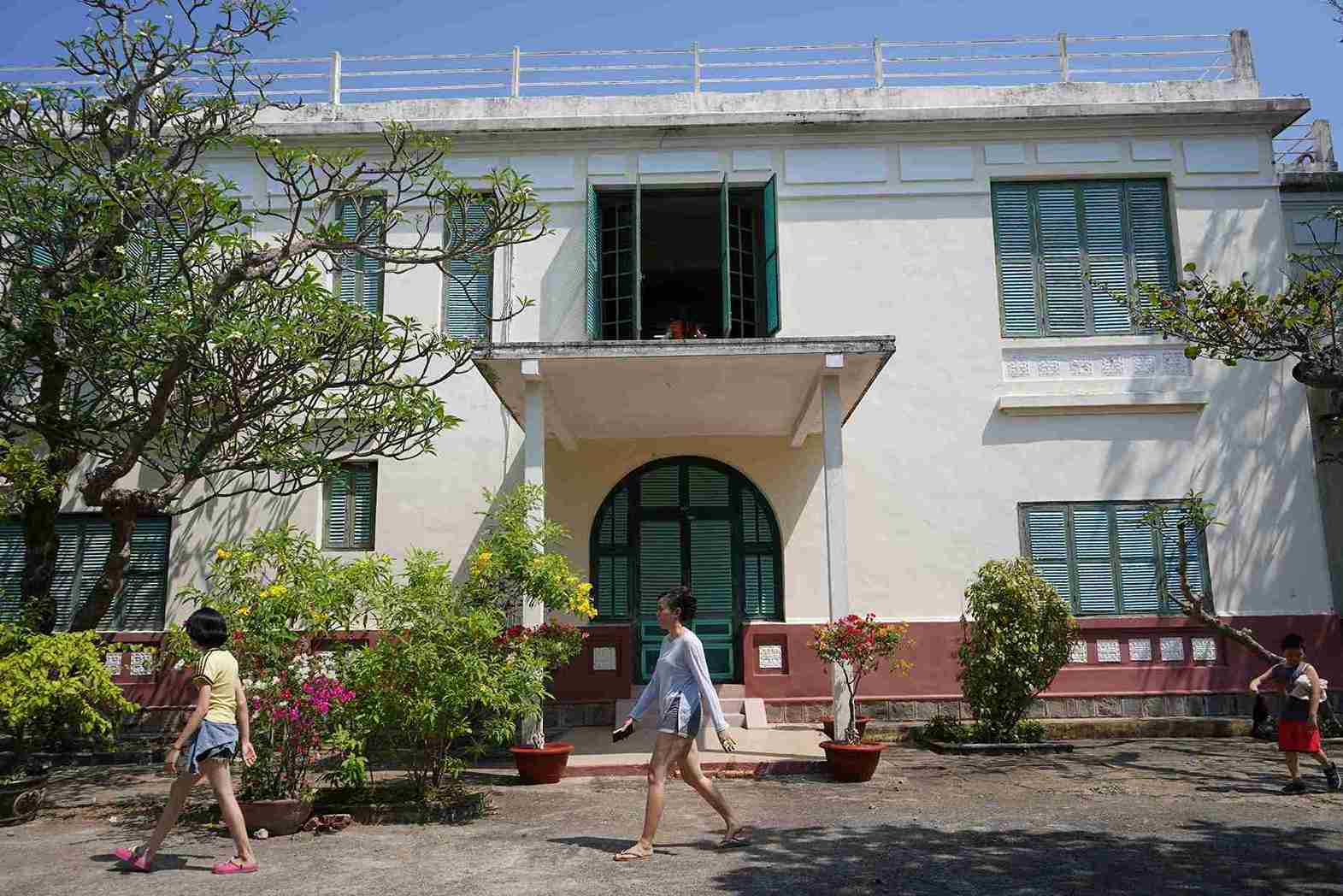 Bao Dai tower relic opens to visitors after many years of closure and abandonment. Photo: Huu Long