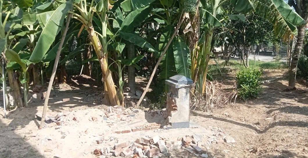Hiện trường vụ đào trộm mộ ở thôn 1, xã Trà Giang, tỉnh Quảng Ngãi. Ảnh: Đông Giang