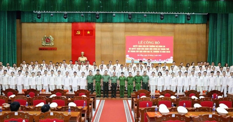 Hà Nội, TP.HCM, Đà Nẵng, Hải Phòng: Thăng cấp bậc hàm cho hàng trăm công an