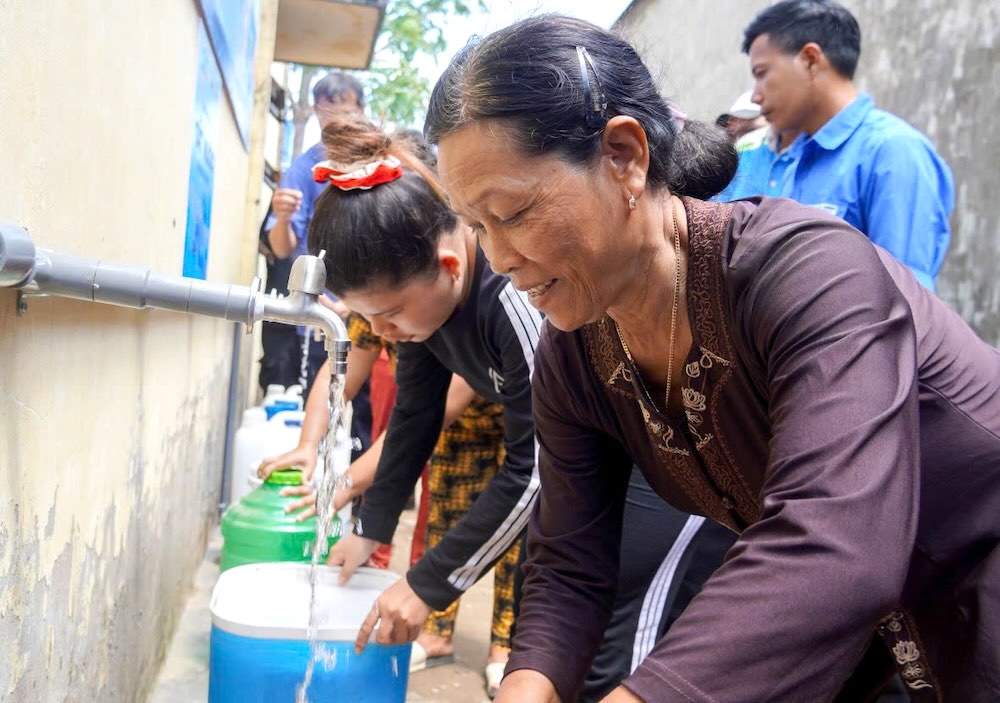 Trước đó, Nhiều địa phương tại TP Cần Thơ được bổ sung điểm cấp nước miễn phí trong mùa khô hạn năm 2026. Ảnh: Phương Anh.