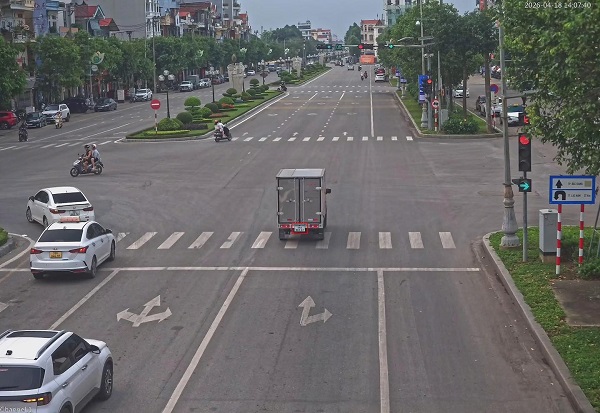 El propietario del vehículo fue multado por infracciones detectadas por cámaras en Bac Ninh. Foto: Policía de tráfico de Bac Ninh