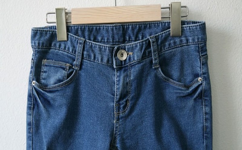 How to wash jeans properly so they don't fade and not stretch