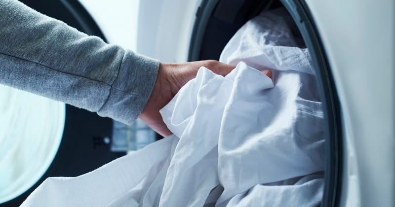 Có thể giặt quần áo "chỉ giặt khô" tại nhà?