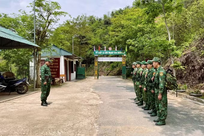 Đồn biên phòng Mỹ Lý (Nghệ An) tăng cường tuần tra, kiểm soát trên toàn tuyến biên giới được giao quản lý nhằm bảo đảm an ninh trật tự, giữ vững chủ quyền an ninh biên giới quốc gia. Ảnh: Văn Tý/TTXVN