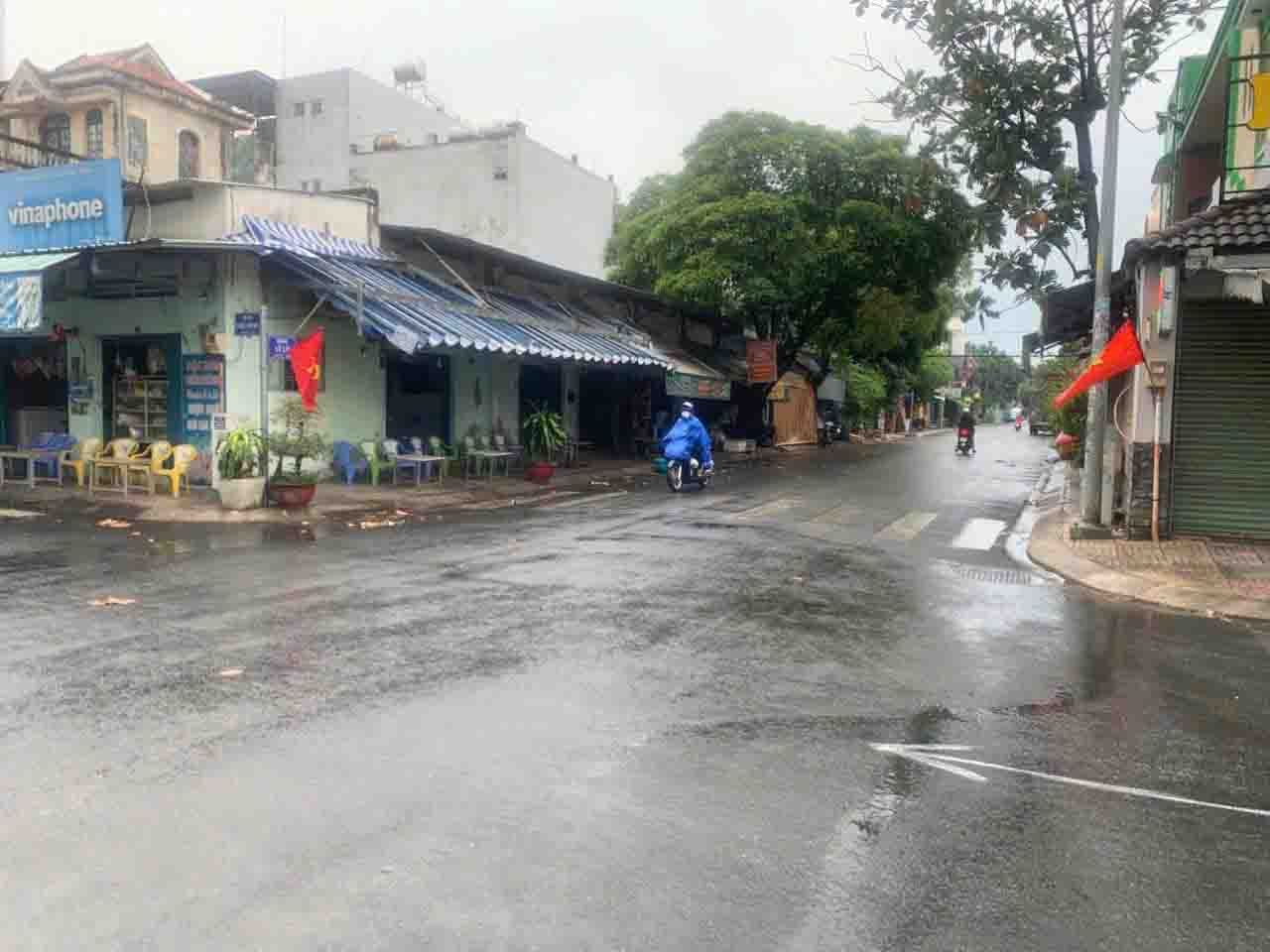 Nhiều nơi TPHCM có mưa dông chiều ngày 2.5. Ảnh: Anh Tú  