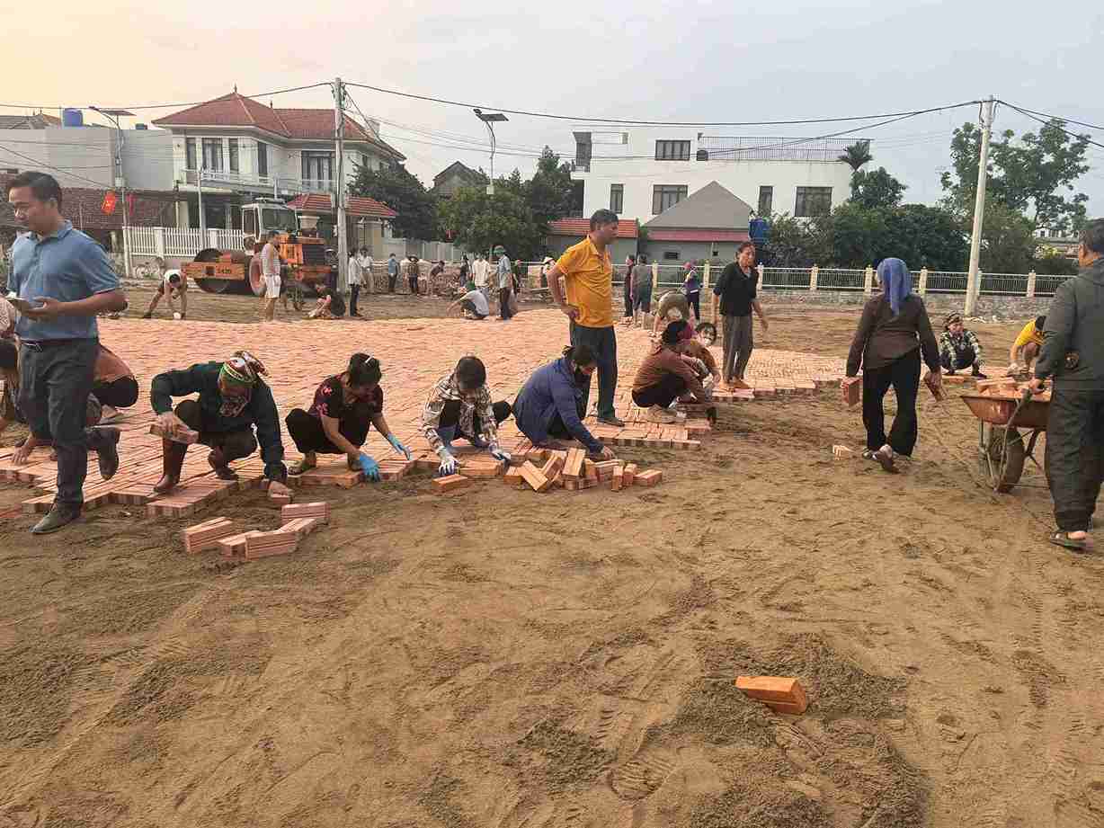 The first bricks are neatly arranged by people on the land for building the new communal house. Photo: Viet Tien Commune