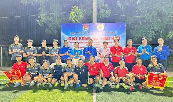The friendly football tournament organized by Thuong Tin Commune Trade Union in coordination with the Ho Chi Minh Communist Youth Union of the commune will end on May 5, 2026. Photo: Grassroots Trade Union