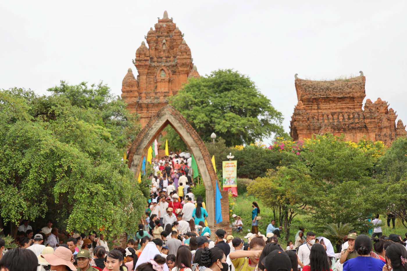Ngày hội văn hóa dân tộc Chăm lần thứ VI được tổ chức với quy mô cấp Quốc gia với sự tham gia của 7 tỉnh, thành phố có đồng bào Chăm sinh sống. Ảnh: Phương Linh