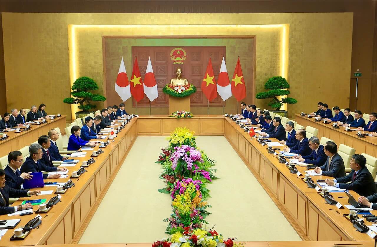 Politburo Member, Prime Minister Le Minh Hung and Japanese Prime Minister Takaichi Sanae hold talks at Government Headquarters. Photo: Hai Nguyen