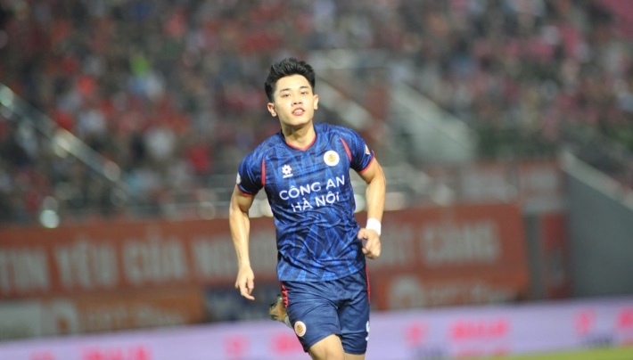 Đình Bắc continúa mostrando un rendimiento impresionante en la V.League. Foto: Nhật Anh