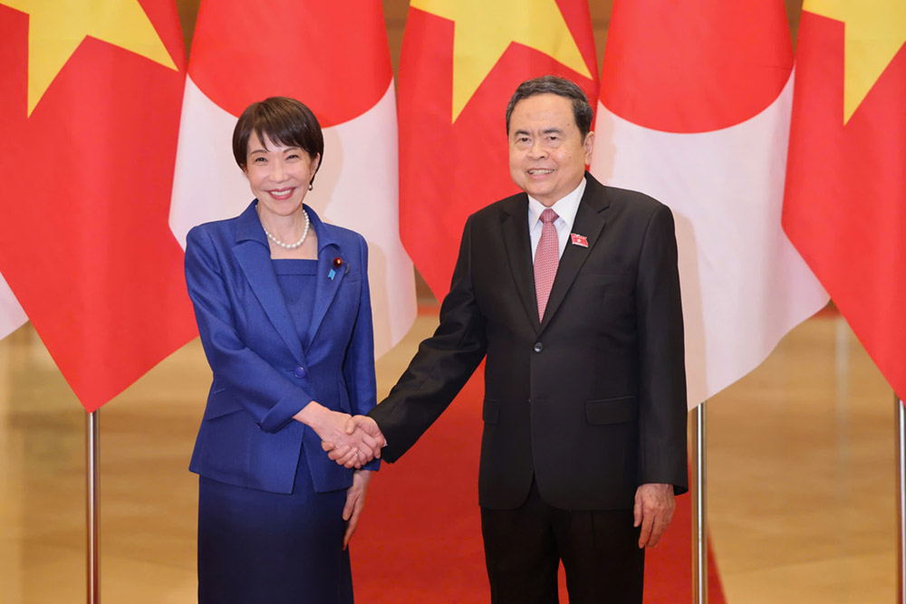 Politburo member and National Assembly Chairman Tran Thanh Man meets with Japanese Prime Minister Takaichi Sanae. Photo: Hai Nguyen