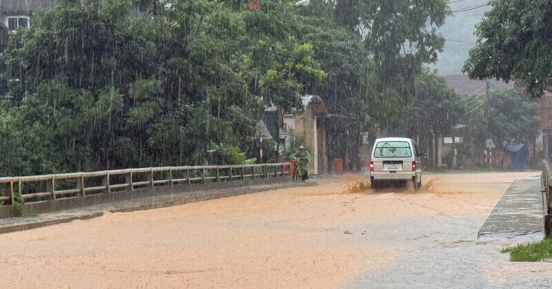 Mưa lớn hoành hành, cảnh báo lũ quét tại 9 tỉnh