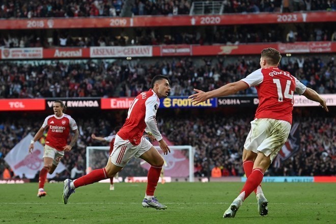 Các tình huống cố định là vũ khí lợi hại của Arsenal màu này. Ảnh: AFP