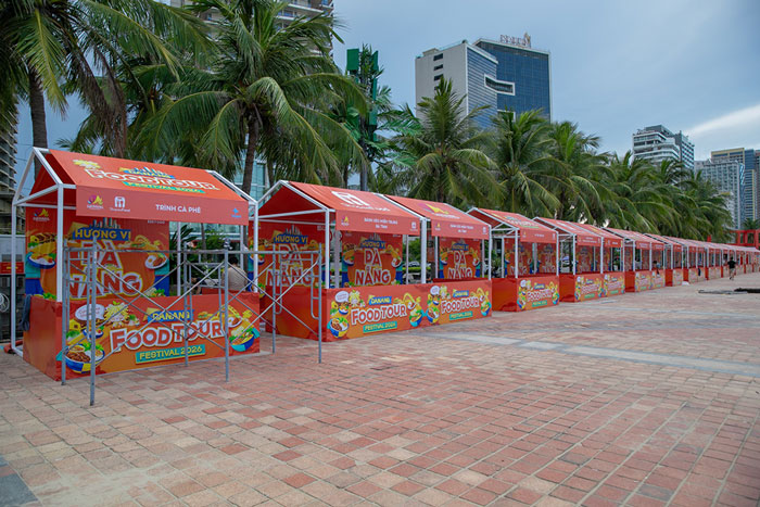 Hàng trăm gian hàng ẩm thực tại chương trình Đà Nẵng Food Tour đang được chuẩn bị chờ đón người dân và du khách. Ảnh: Sở VHTTDL