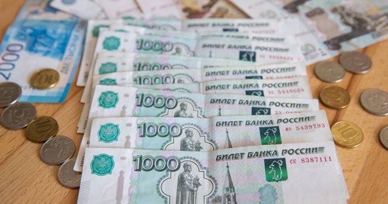 Rúp Nga bất ngờ vượt USD, tăng mạnh nhất thế giới