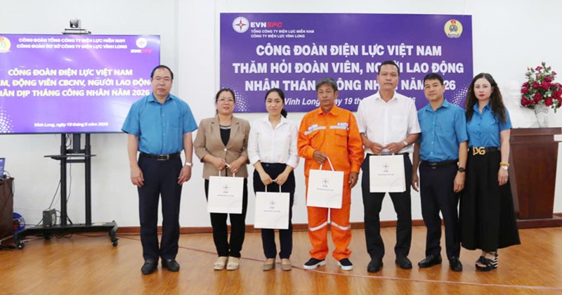 Chủ tịch Công đoàn Điện lực Việt Nam thăm hỏi công nhân Vĩnh Long