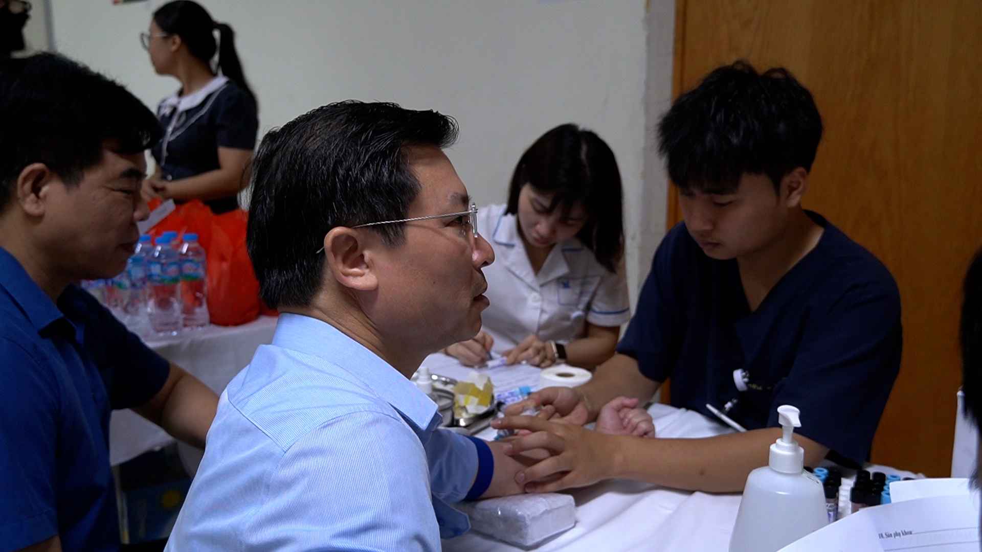 Nhiều người phát hiện bệnh lý qua quá trình thăm khám. Ảnh: An Phương