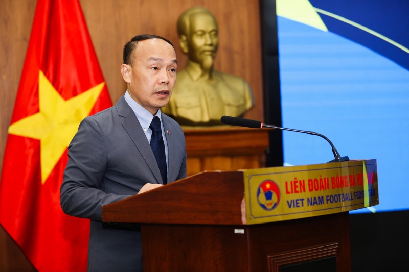 Tổng Thư kí VFF Nguyễn Văn Phú phát biểu tại buổi lễ. Ảnh: VFF