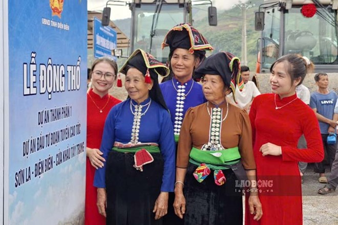Người d&acirc;n Điện Bi&ecirc;n phấn khởi trong ng&agrave;y khởi c&ocirc;ng dự &aacute;n cao tốc