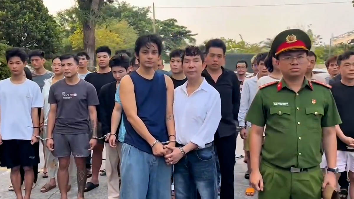 Singer Long Nhat's testimony at the police station due to drug involvement. Photo: Police provided