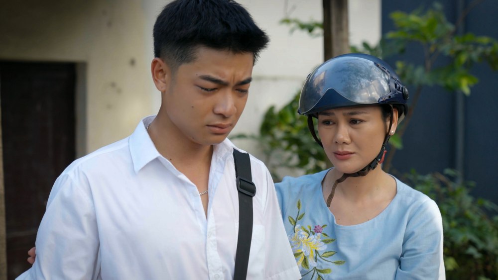 Con trai NSƯT Võ Hoài Nam trong phân đoạn đóng cùng diễn viên Huyền Sâm. Ảnh: NSX phim.