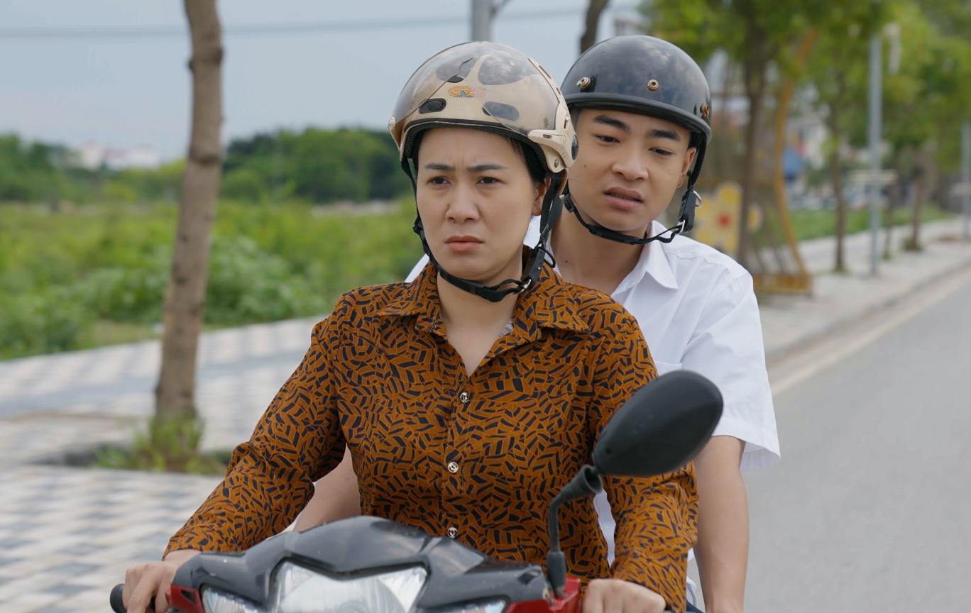 Actors Khanh Linh and Vo Hoai Vu in the movie. Photo: NSX
