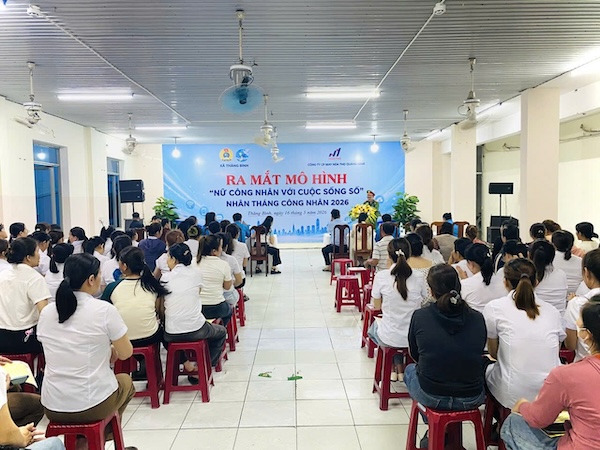 Ban Thường vụ Hội Liên hiệp Phụ nữ xã đã chính thức công bố Quyết định thành lập mô hình “Nữ công nhân với cuộc sống số”. Ảnh: Thái Sơn