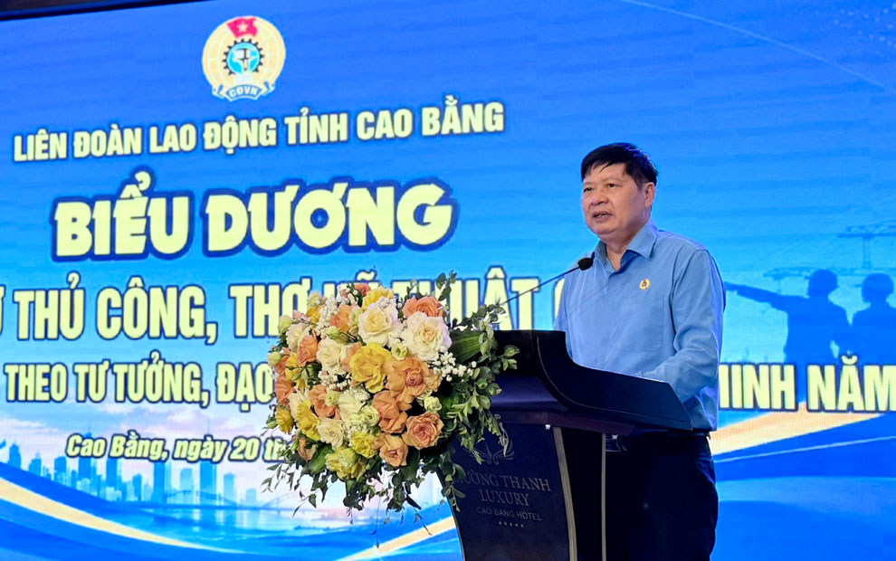Phó Chủ tịch Tổng LĐLĐ Việt Nam Phan Văn Anh phát biểu tại chương trình. Ảnh: Khánh Duy