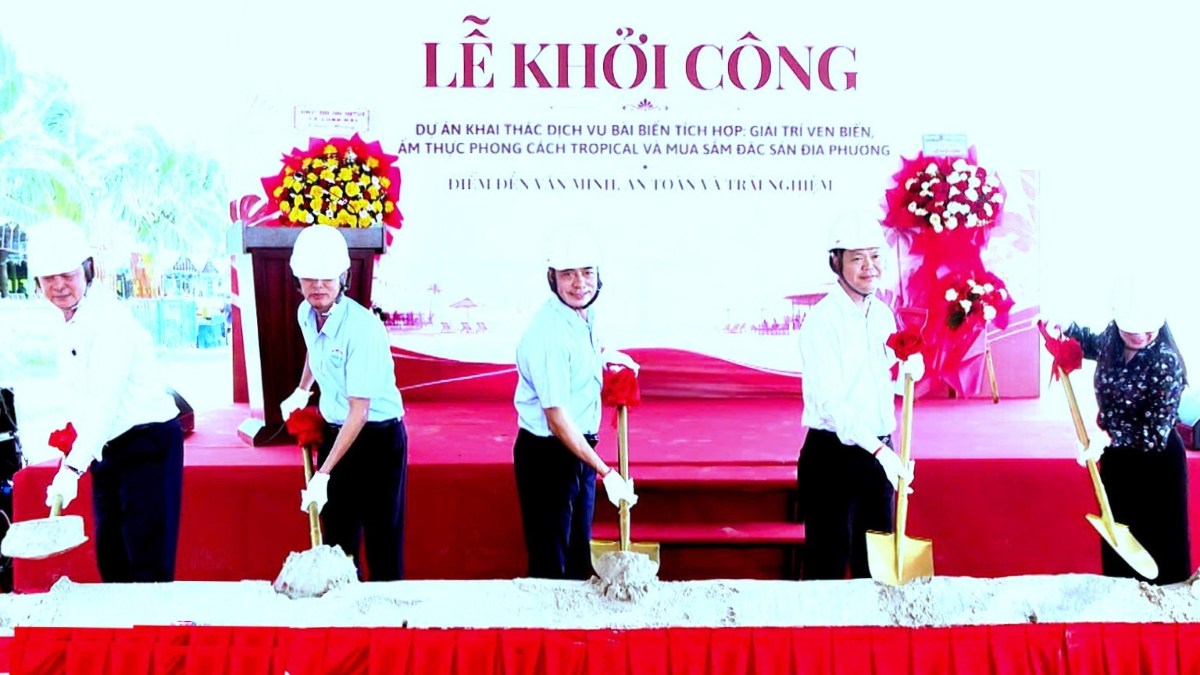 Long Hai commune starts construction of integrated beach service project. Photo: Nguyen Tuyen