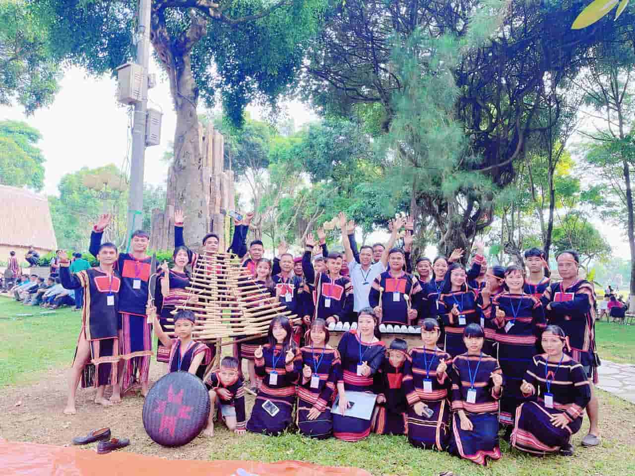 Gong and chieng teams from all over come to Pleiku ward to participate in performances. Photo: DVCC