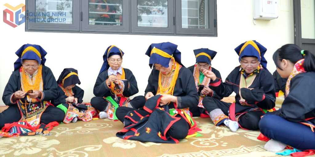 Dao women in Dong Quang village (Thong Nhat commune) preserve and promote cultural values from embroidering traditional costumes. Photo: Quang Ninh e-Portal