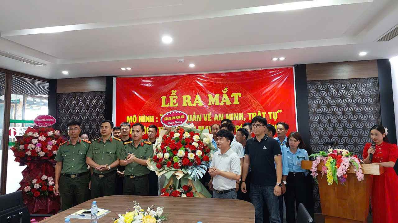 Launching the self-management team for security and order with the participation of workers of Viet Tri Thai Binh Garment Company. Photo: Hung Yen Provincial Police