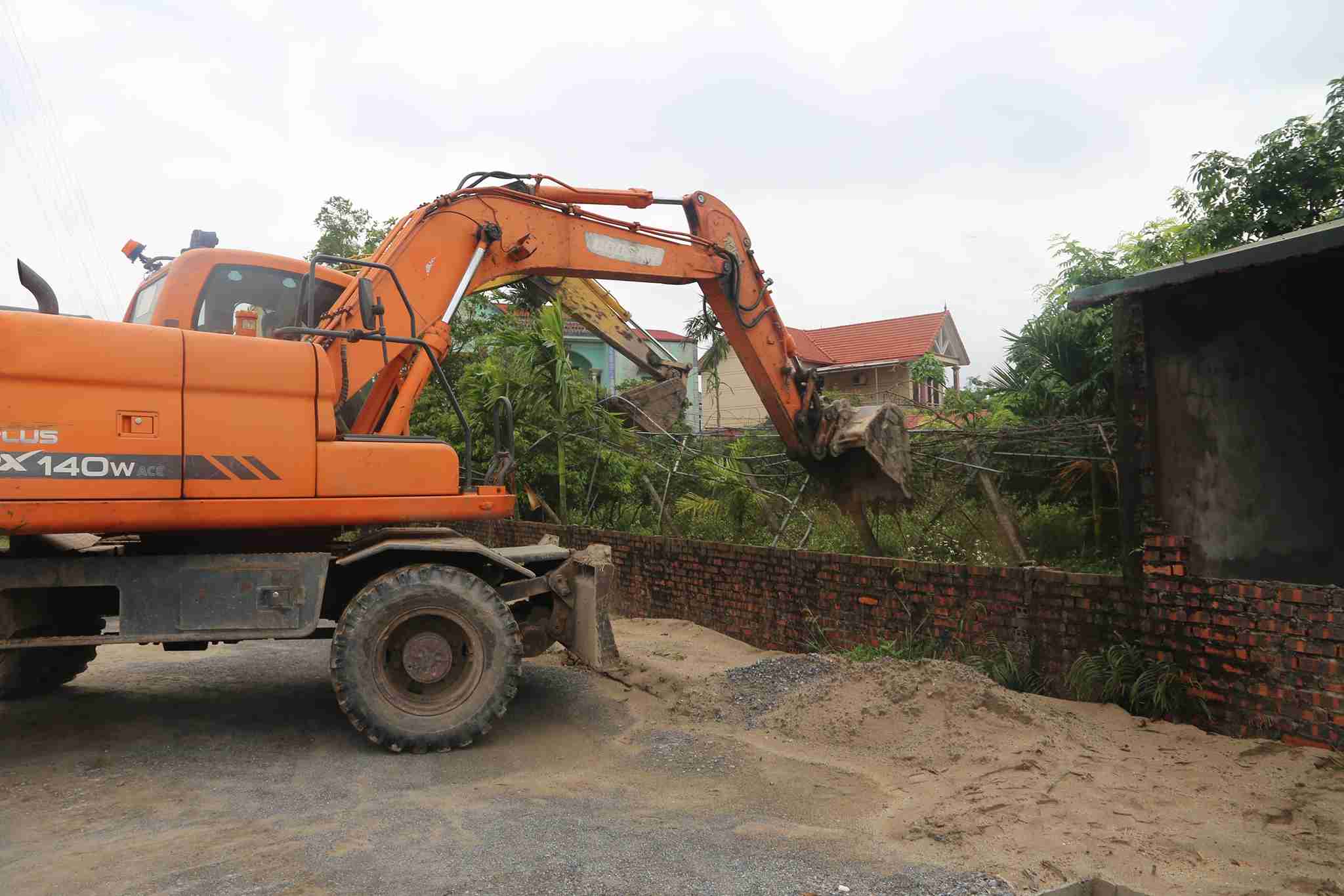 Functional forces perform tasks according to the approved coercive plan. Photo: Xa An Thi