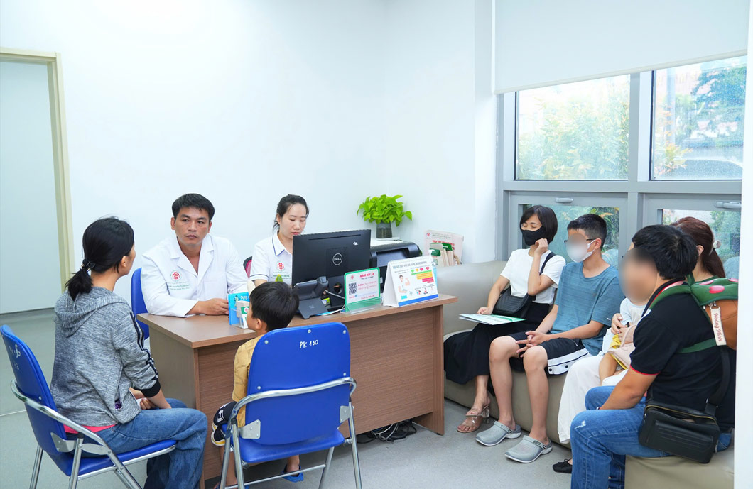 Male children in difficult circumstances with abnormal diseases of the genitals will have the opportunity to be examined and operated on for free. Photo: BVCC