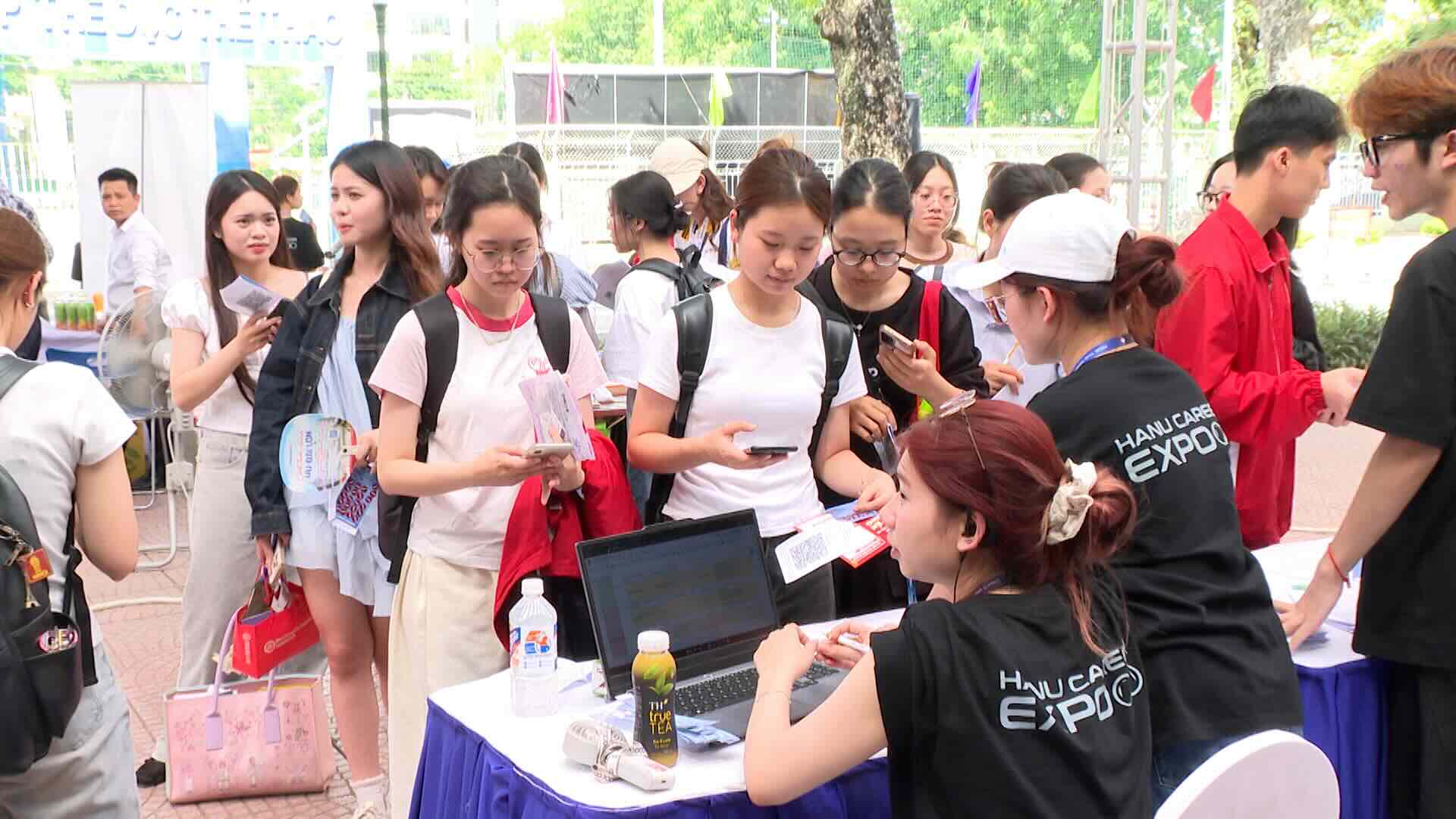 Reasons why the Language industry attracts young people